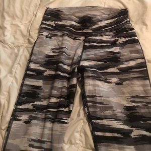 Streaked Aerie workout leggings